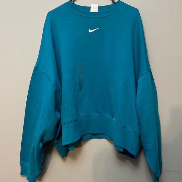 Nike Tops - Nike Women’s Sportswear Essentials Oversized Fleece Crewneck Sweatshirt